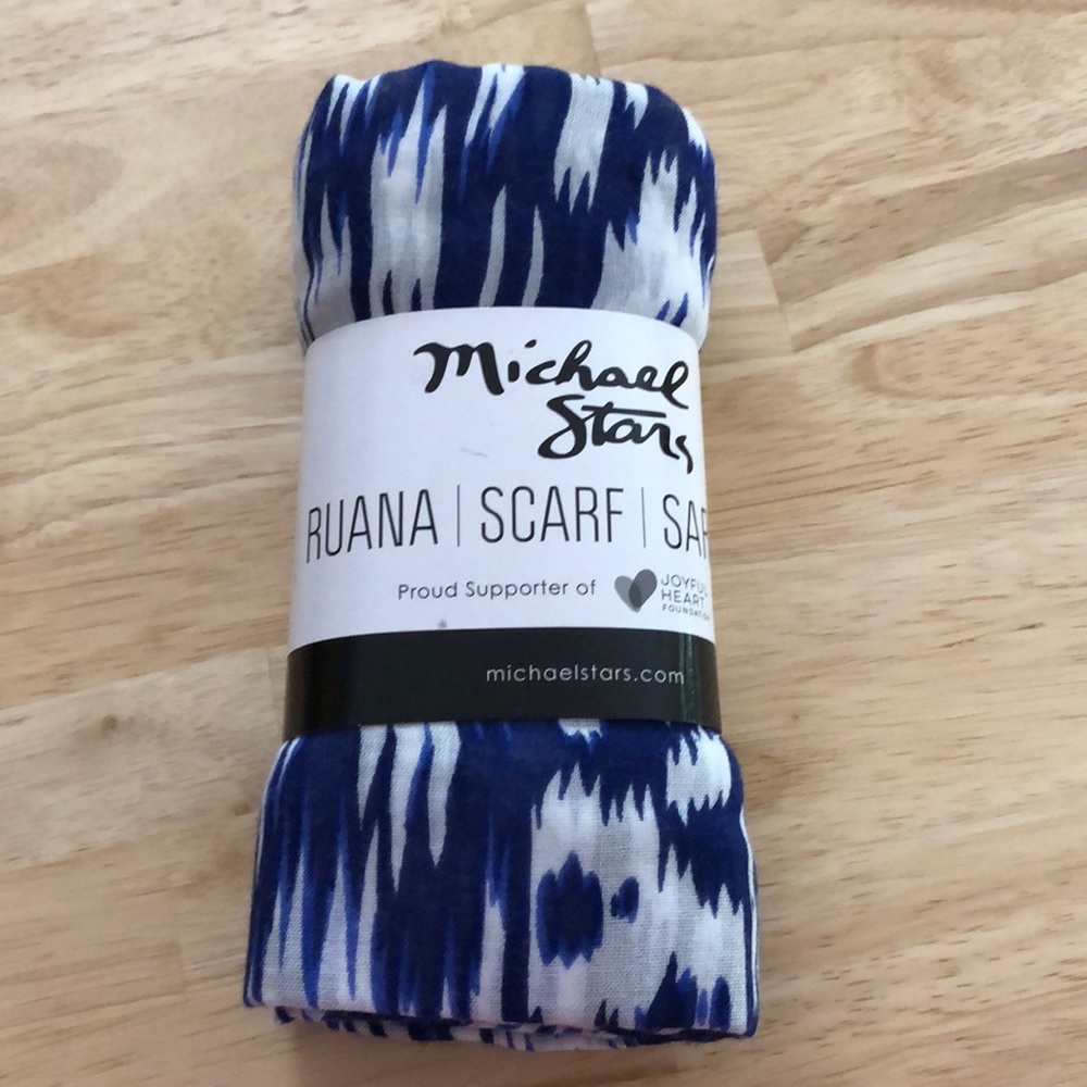 Brand new light weight Michael Stars scarf